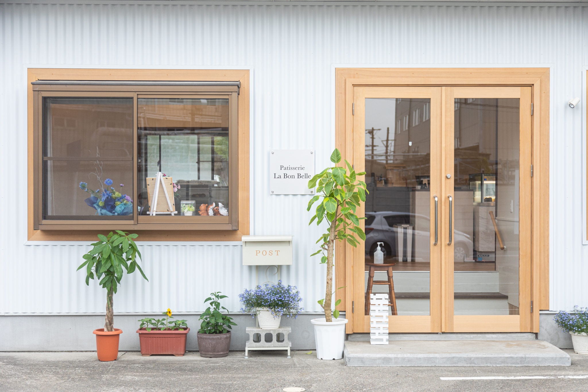 パティスリー ラ ボンベル様　店舗リノベーション